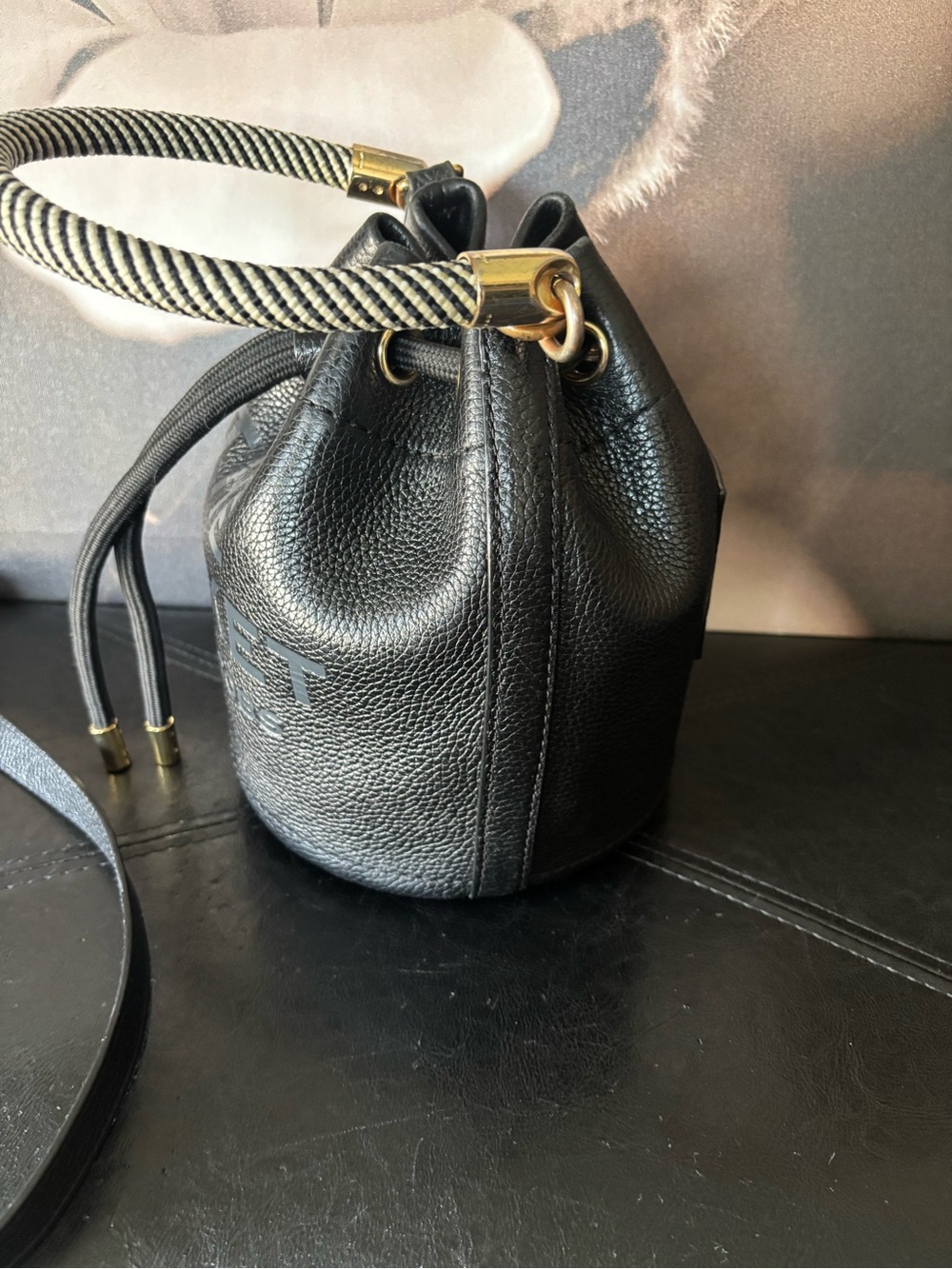 Marc Jacobs The Bucket Bag Black Leather - Picture 9 of 16